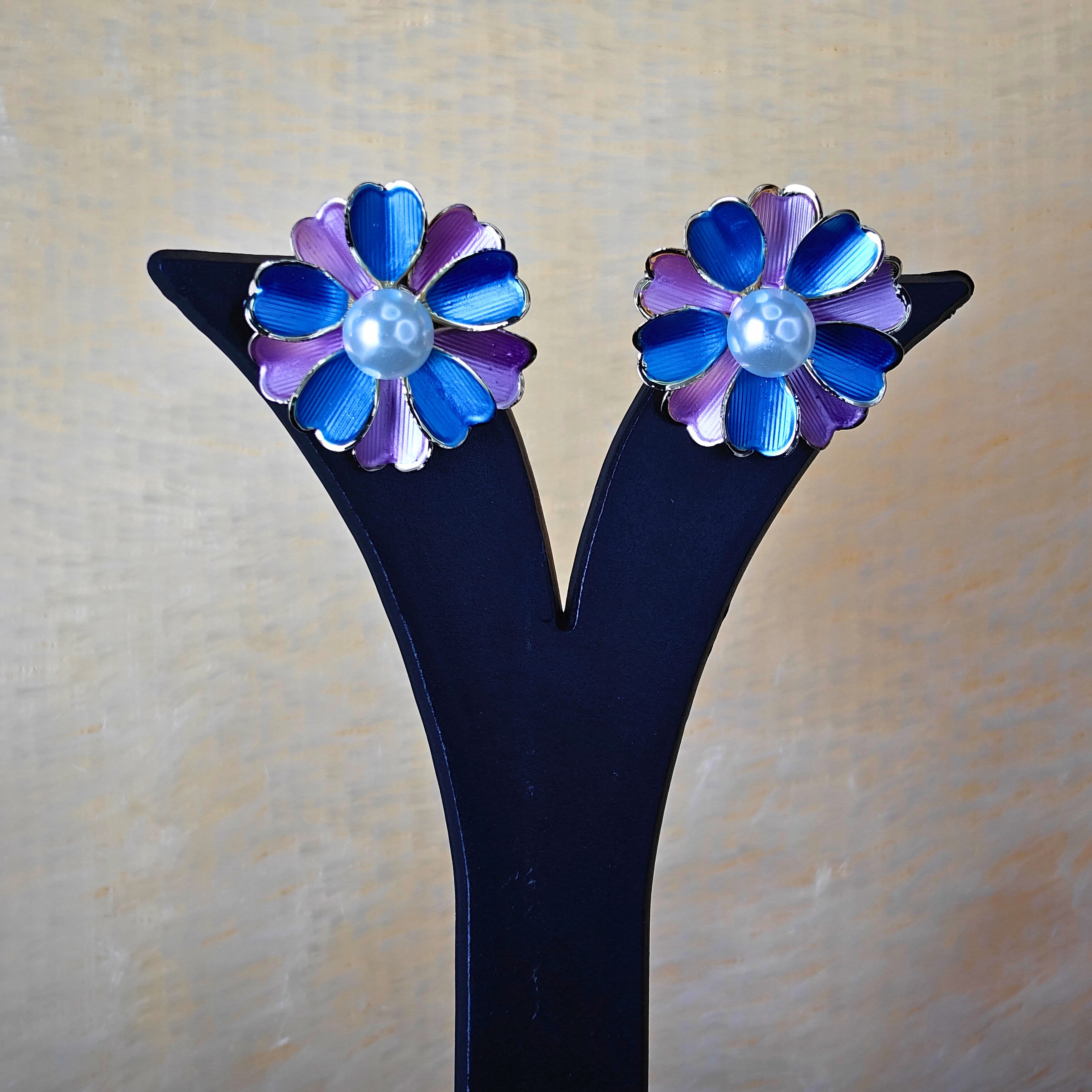 Sunshine Daisy Pearl Studs